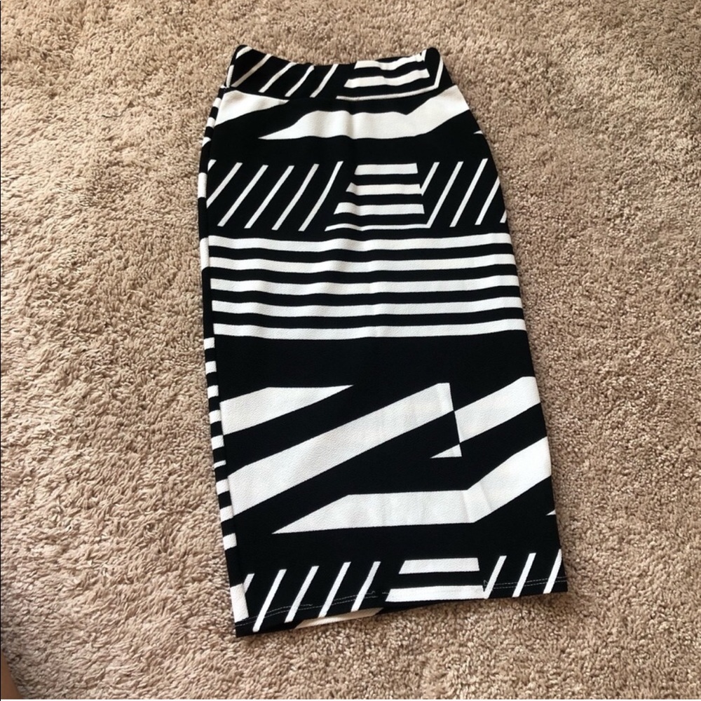 Monochrome Pencil Skirt